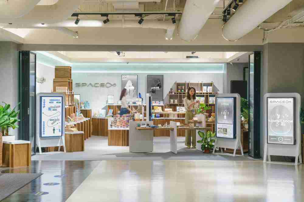 菠菜论坛打造永续选物商店，，，，展示社企及社创商品，，结合创利空间所开发的智能零售系统，，，，整合多元产品信息，，，让无人商店扮演公益行动的推手