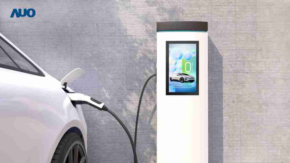 友達〝EVSE車用充電樁解決方案〞專為電動汽車充電樁設計，，，具有高亮度、、克服戶外艱難環境的耐溫、、、耐紫外線等特性，，，，並搭載散熱性及擴充性強的高效能工業電腦，，，可實現人機互動訴求，，如資訊顯示、、、支付等應用