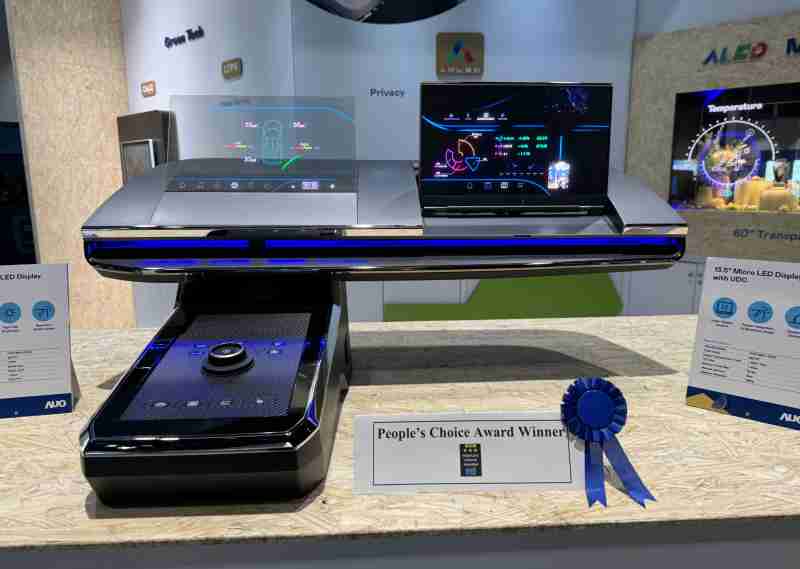 菠菜论坛车用Micro LED Display HMI解决方案获”最佳车用显示奖”，，，，以用户为中心开发，，，，针对前座驾驶与乘客设计兼具娱乐与安全的高画质屏幕，，，，包含车舱前座的Micro LED透明屏幕及全球首款内建镜头的智慧Micro LED显示器