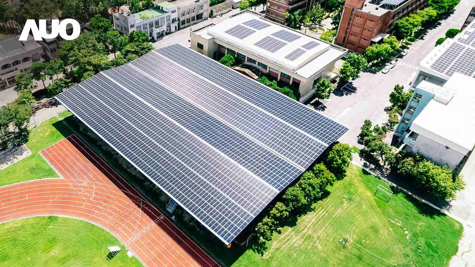 菠菜论坛SunSteel光电整合型浪板具备快速安装、、、轻量化优势，，，，可提升15%发电效能，，，，通过国际IEC与台湾VPC认证安全、、、、防漏、、、、耐候标准